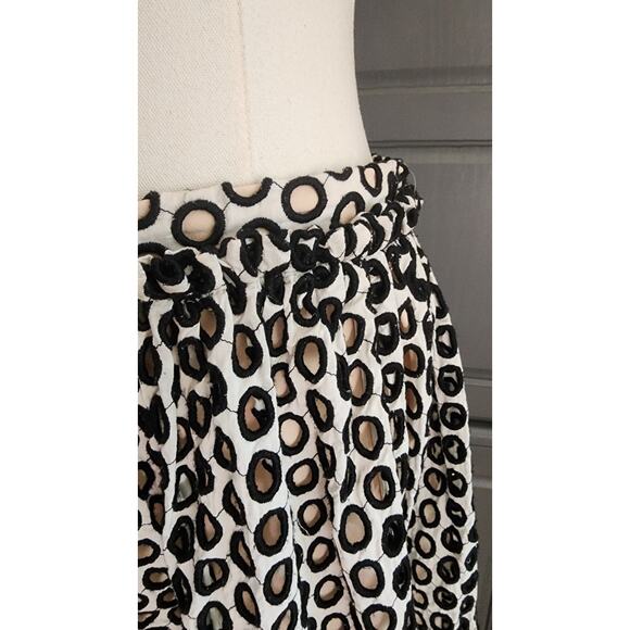 J.CREW Punched Out Eyelet Embroidered Cream Black A Line 28×22 Skirt Size 2 - Picture 4 of 9
